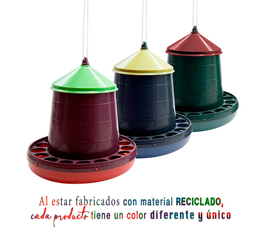 Tolvas para aves fabricadas con plástico reciclado
