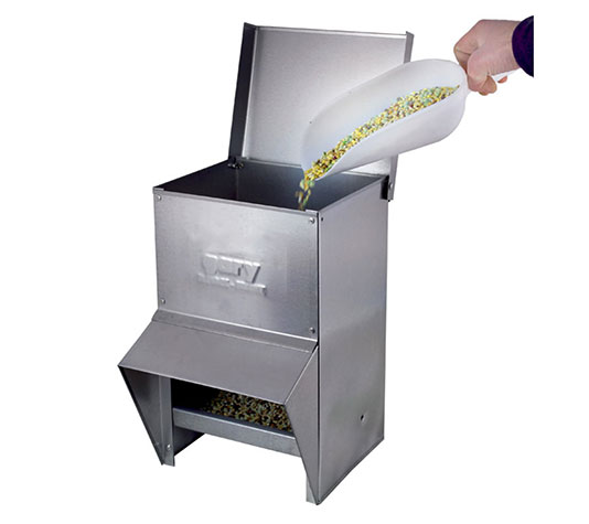 como rellenar comedero de aves